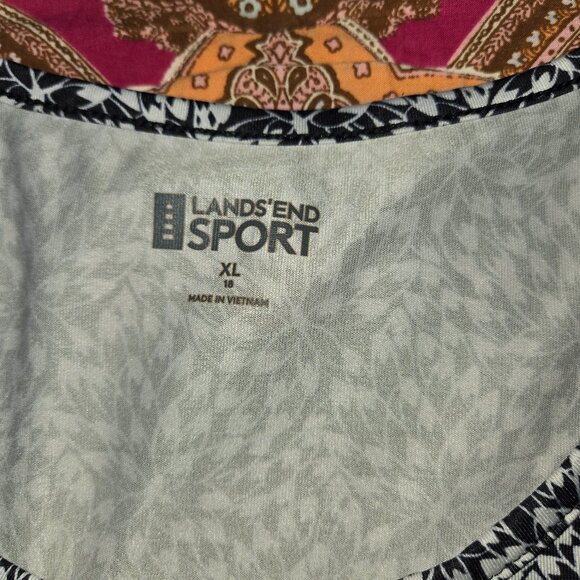 Land's End Sleeveless Sport top - Picture 2 of 2